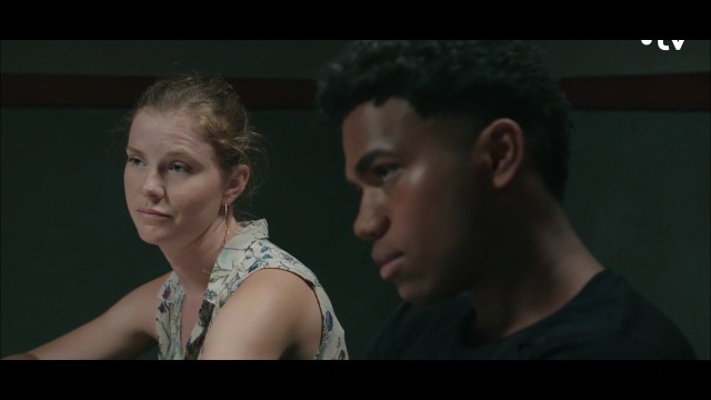 Bűntények a pálmák alatt 1. évad 07. rész