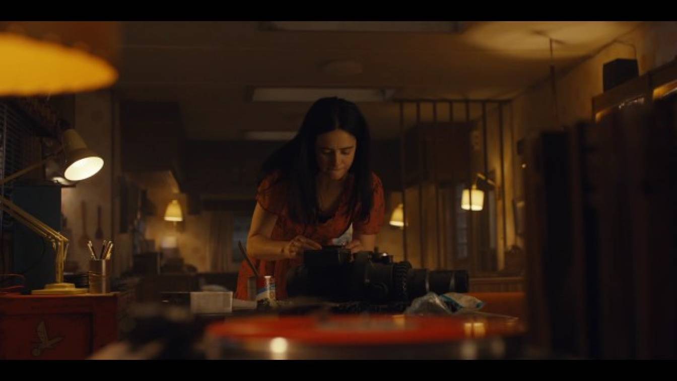 Sötét árvák: Generációk 1. évad 01. rész