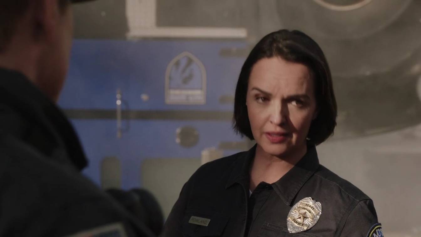 911 - Texas 5. évad 01. rész