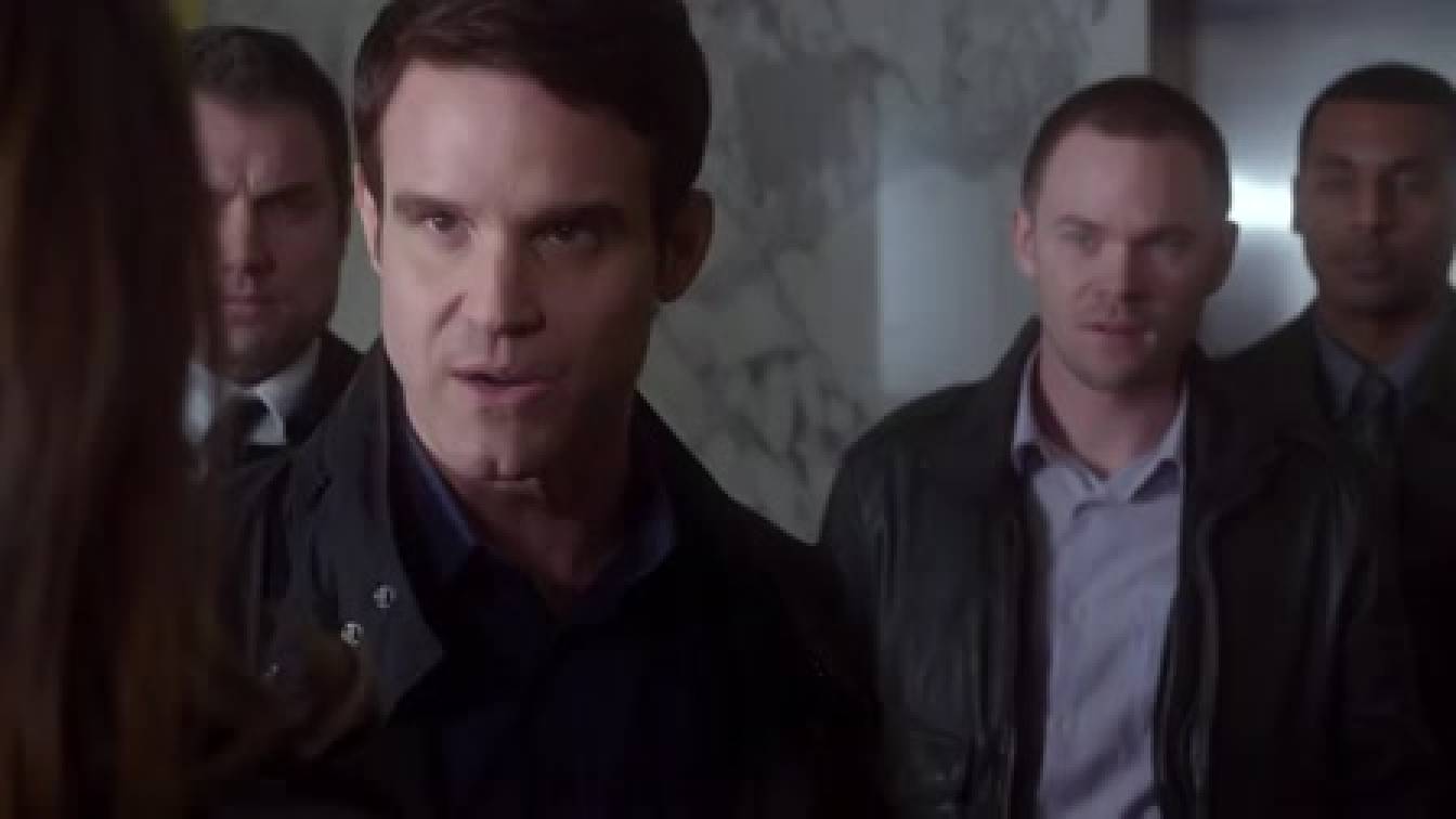 13-as raktár 3. évad 01. rész